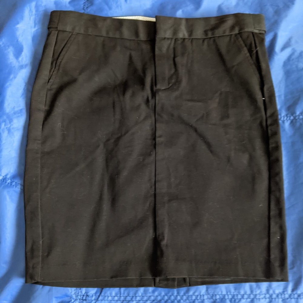 Gap black stretch skirt - size 4